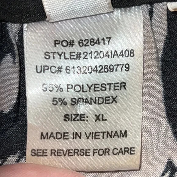 Cute Blouse. Tie around Neck - Picture 7 of 8